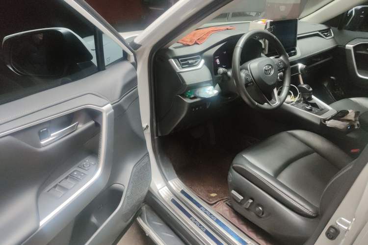 Used Toyota RAV4 2021 2.0L CVT Four-Wheel Drive Premium Edition
