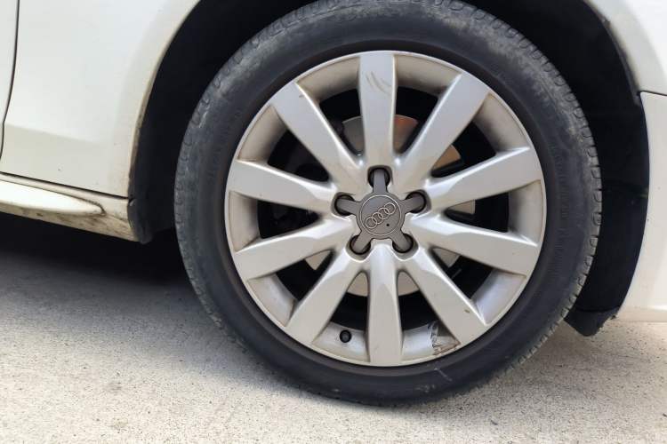 Used Audi A4L 2012 2.0 TFSI automatic Comfort trim level