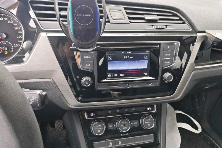 Used Volkswagen Touran 2016 Volkswagen Touran L 280TSI DSG Comfort Edition Audio And AC Panel