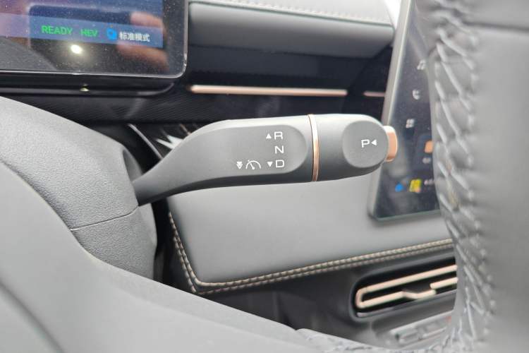 Used Wuling Xingguang 2025 70km Smart Standard Version Gear Lever