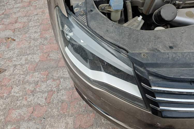 Used Volkswagen Bora 2014 1.6L Automatic Comfort Model Right Front Headlight