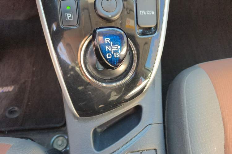 Used Toyota Levin Hybrid E+ 2019 1.8L GS E-CVT Elite Model with Sunroof Gear Lever