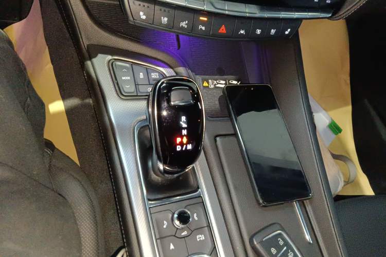 Used Cadillac CT5 2025 28T Track Performance Edition Gear Lever