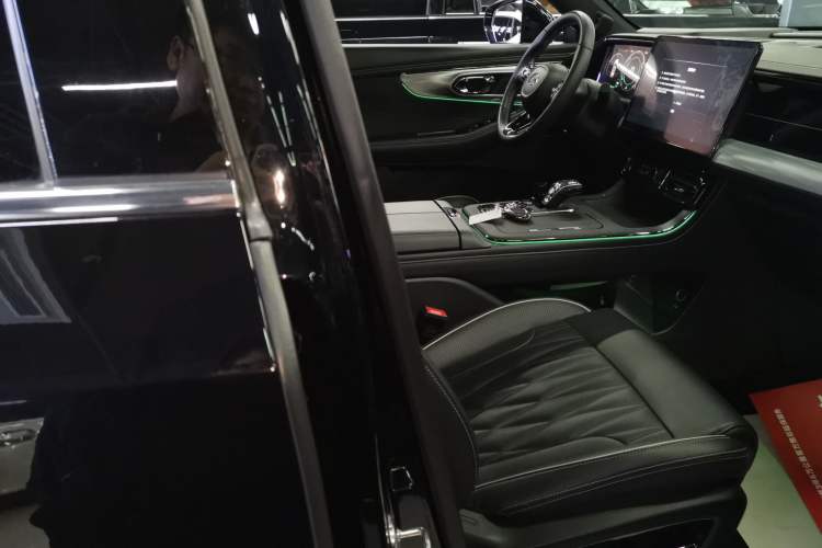 Used GAC Trumpchi GS8 2022 Dual-Engine Series 2.0TM Two-Wheel Drive Prestige Edition (7 Seats) Right Front Seat