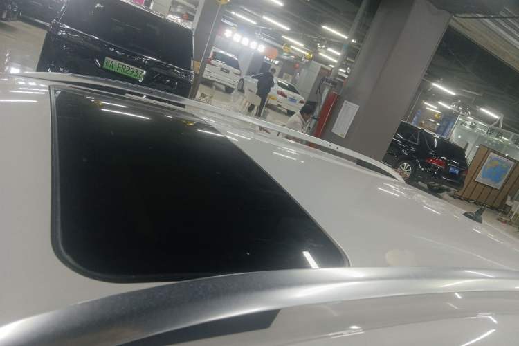 Used Volkswagen Gran Lavida 2015 1.6L Automatic Comfort Edition Roof