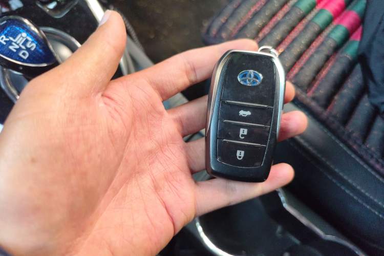 Used Toyota Corolla 2017 Revised Dual-Engine 1.8L E-CVT Elite Edition Vehicle Key