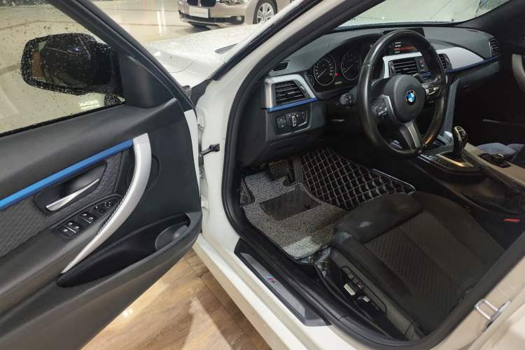 Used BMW 3 Series 2018 320i M Sport Package Driver Seat