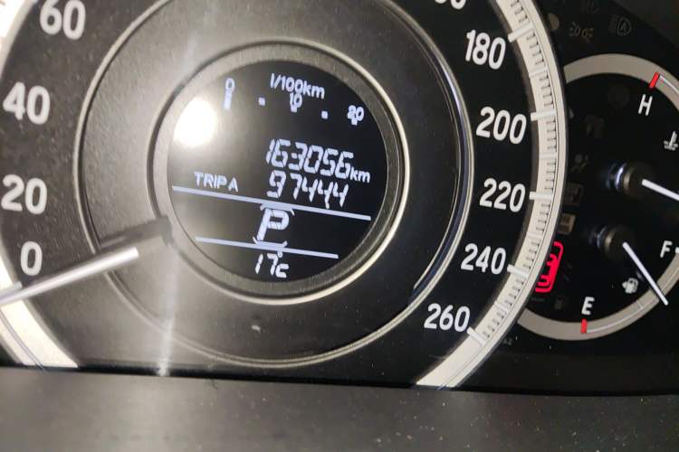 Used Honda Accord 2016 2.4L Luxury Edition Odometer Close Up