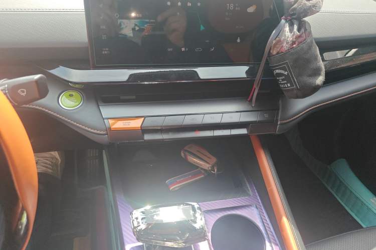 Used CHANGAN UNI-V 2022 1.5T Prestige Version Audio And AC Panel