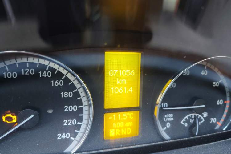 Used Mercedes-Benz Viano 2011 2.5L Navigator Edition