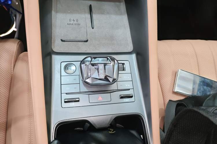 Used BYD Song L EV 2025 Intelligent Driving Version 662 km LiDAR Excellence Edition Gear Lever