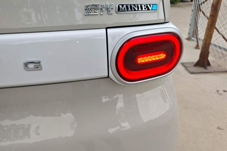 Used Wuling Hongguang MINIEV 2024 3rd Generation 215km Youth Edition Right Rear Taillight