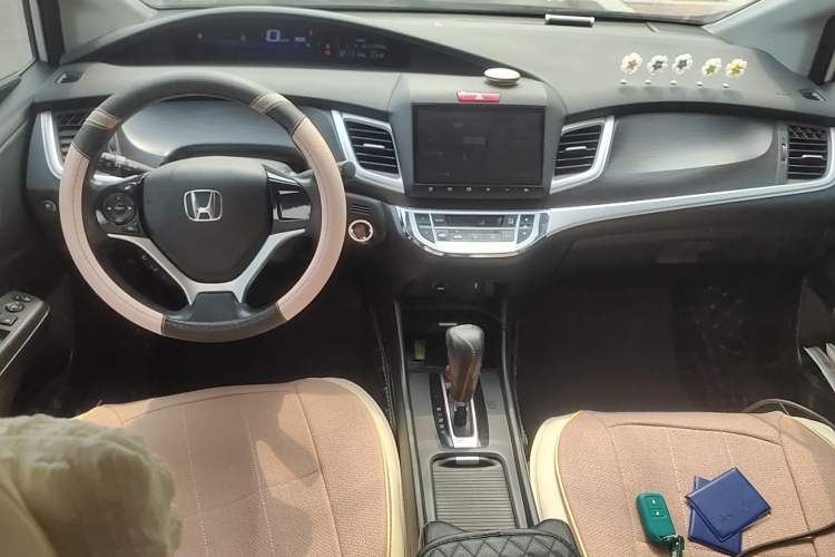 Used Honda Jade 2016 1.8L Automatic Comfort Elite Version 5 Seats Center Console