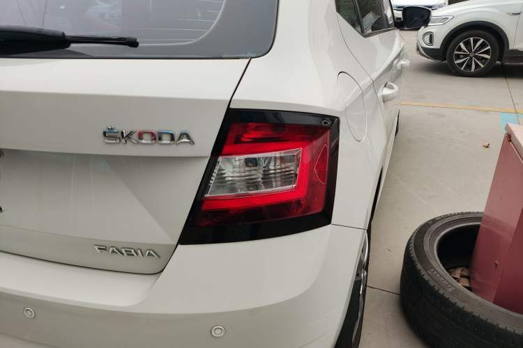 Used Skoda Fabia 2015 1.4L Automatic Front-Drive Model
