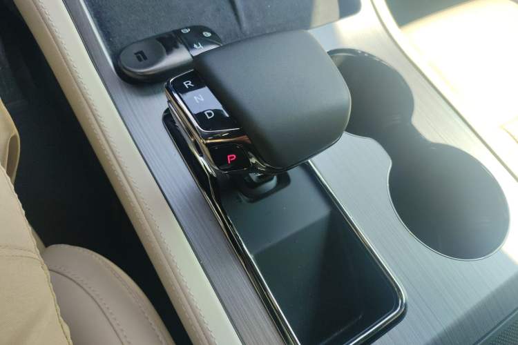 Used Polestones 01 2024 All-Purpose 7-Seater Standard Range Edition
