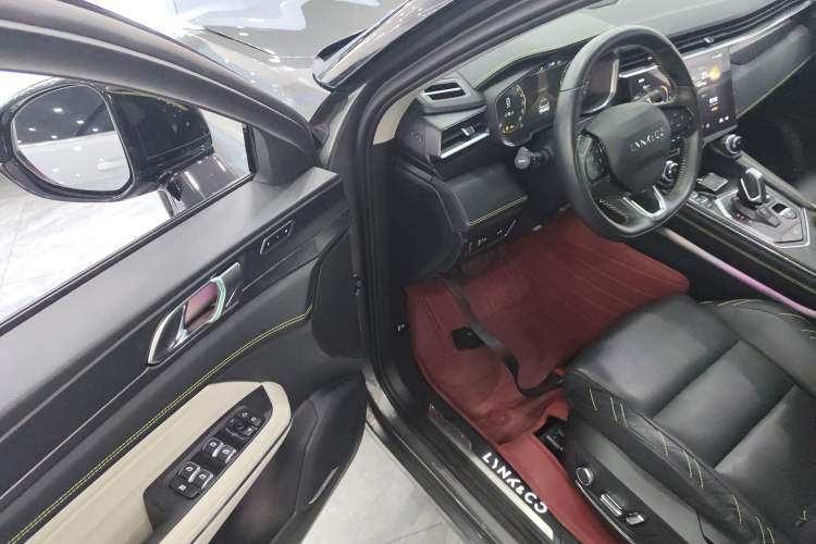 Used Lynk & Co 05 2020 2.0TD Two-Wheel Drive Shine Halo