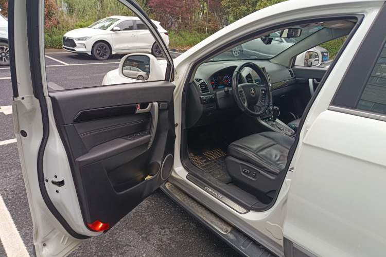 Used Chevrolet Captiva 2014 2.4L 4x4 Flagship Edition 7 Seats
