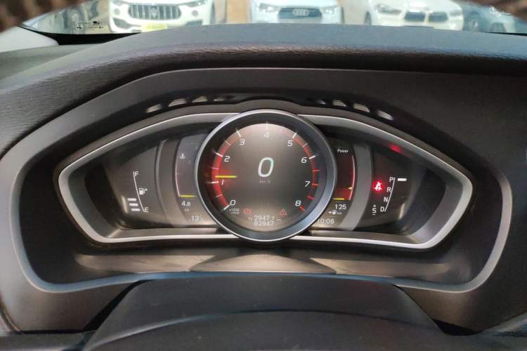 Used Volvo V40 2017 T4 Smart Luxury Edition