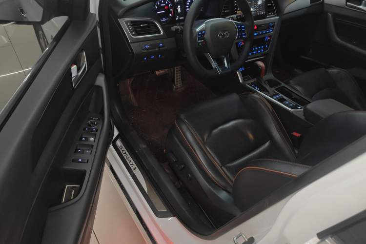 Used Hyundai Sonata 2015 1.6T DLX Prestige Model Driver Seat