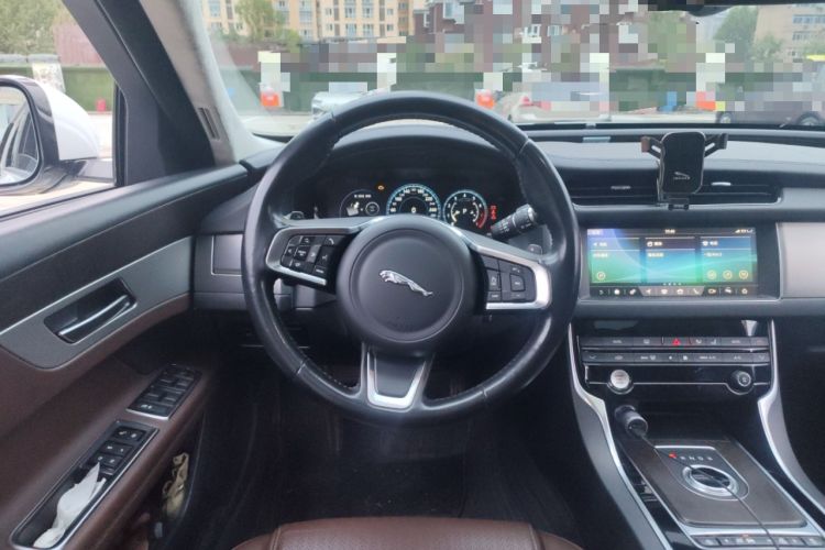 Used Jaguar XFL 2020 XFL 2.0T P250 Four-Wheel Drive Luxury Edition Steering Wheel