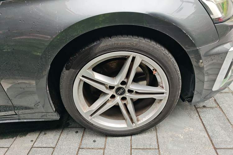 Used Audi A5 2022 Sportback 40 TFSI Fashionable and Dynamic Model Right Front Wheel Hub