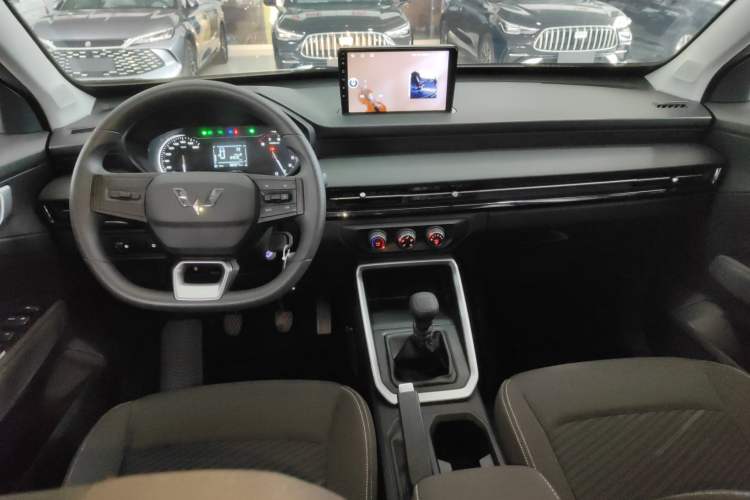 Used Wuling Alvez 2022 1.5L Manual Free-Style Model
