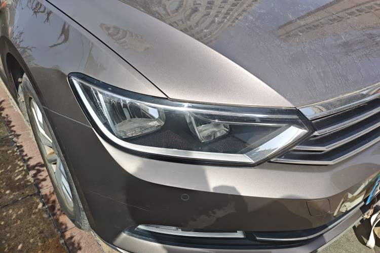 Used Volkswagen Magotan 2017 280TSI DSG Comfort Model Right Front Headlight