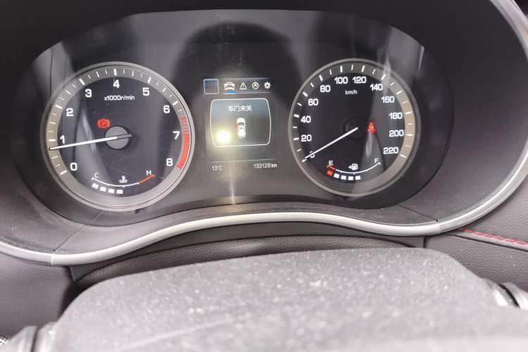 Used CHANGAN CS55 2019 1.5T Manual Colorful Model China VI Standard Odometer Close Up