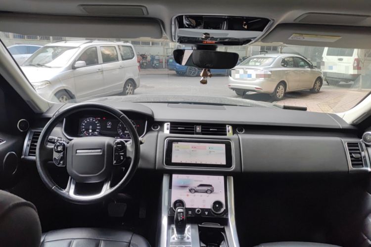 Used Land Rover Range Sport 2021 3.0 L6 SE Center Console