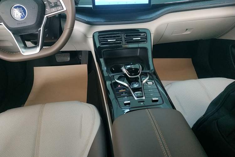 Used BYD Qin PLUS 2024 HONOR Edition DM-i 55KM Leading Model Gear Lever