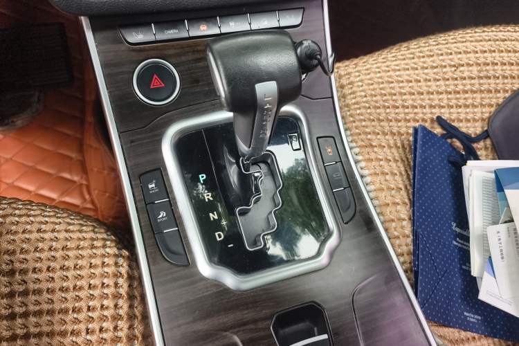 Used Land X7 2016 2.0T Panoramic Prestige Edition Gear Lever