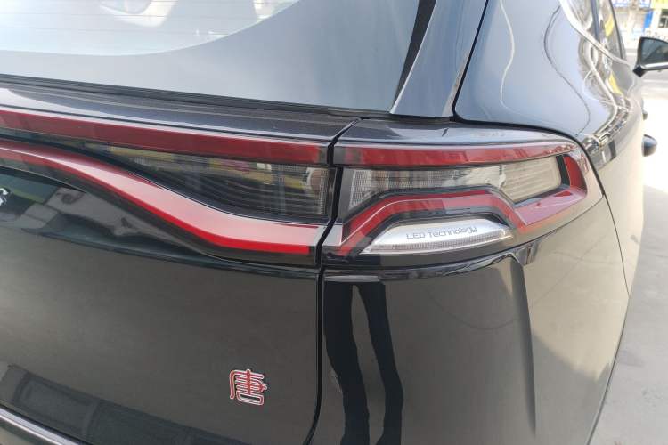 Used BYD Tang 2018 2.0T Automatic SmartConnect Luxury Edition 5 Seats China V Standard
