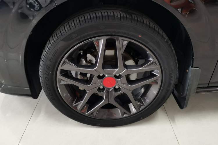 Used Dongfeng Aeolus Yixuan 2021 230T Automatic Zuiying Knight Edition Left Front Wheel Hub