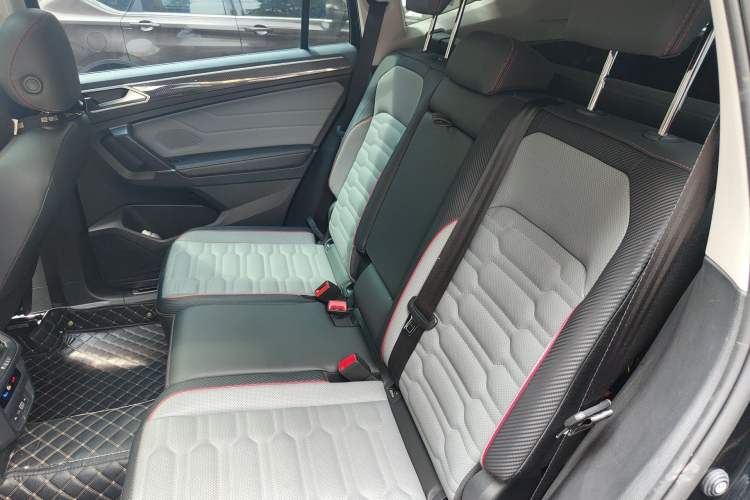 Used Volkswagen Tiguan L 2023 Restyled 330TSI Automatic Two-Wheel Drive R-Line Flagship Edition Left Rear Seat