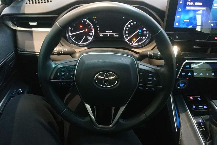 Used Toyota Harrier 2022 2.0L CVT Two-Wheel Drive Deluxe Edition