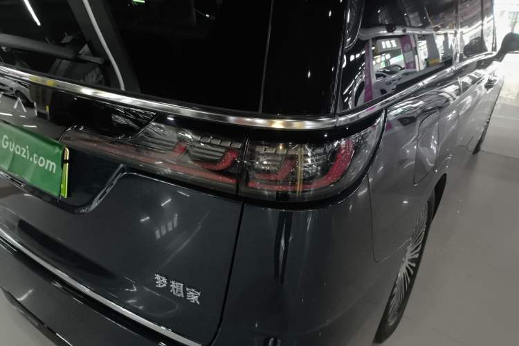 Used VOYAH Dream 2025 PHEV Four-Wheel-Drive Flagship Kunpeng Edition
