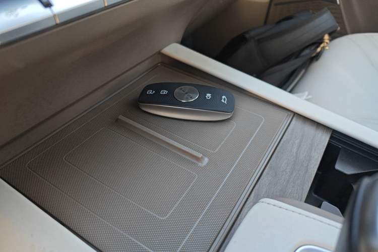 Used Roewe RX9 2023 2.0T Two-Wheel Drive Enjoyment Version
