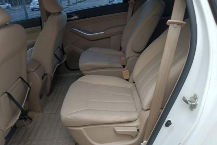 Used Baojun 730 2014 1.5L manual standard trim 7 seats Left Rear Seat