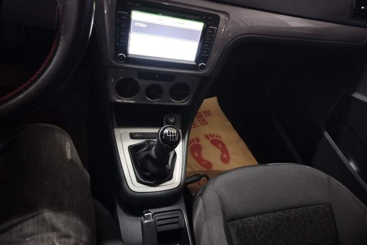 Used Volkswagen Lavida 2013 Revised Classic 1.6L Manual Fashion Edition