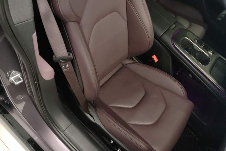 Used Xiaomi Auto SU7 2024 Rear-Drive Long-Range Intelligent Driving Version Right Front Seat