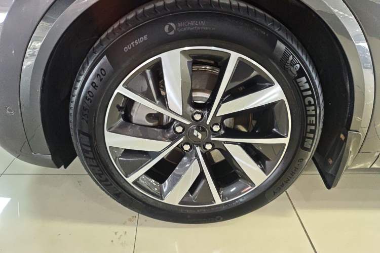 Used Li Auto L8 2023 Pro Model
