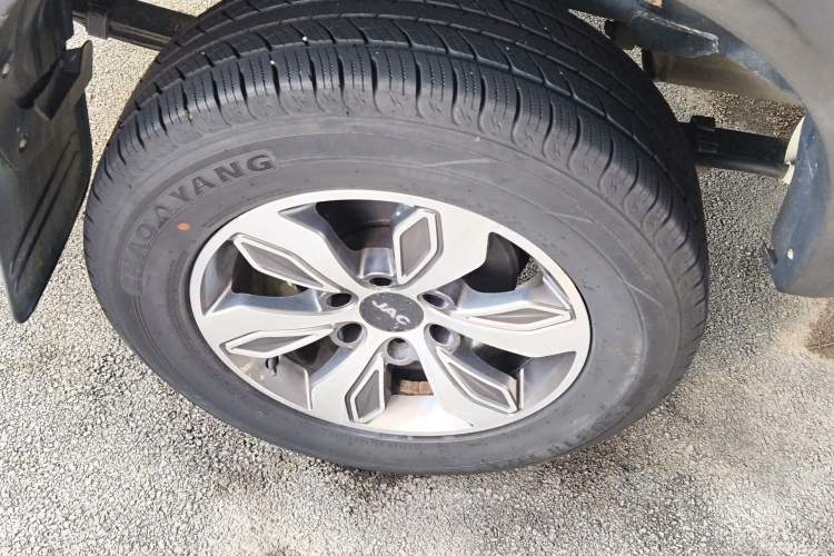 Used JAC T8 2020 2.0T Diesel Two-Wheel Drive Business-Grade Big Double Cabin HFC4DB2-2E
