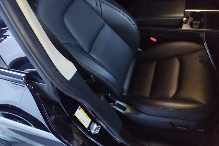 Used Tesla Model Y 2023 Long-Range All-Wheel-Drive Version
