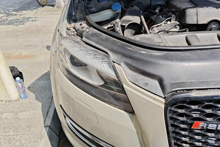 Used Audi Q7 2012 3.0 TFSI Technology Model (200kW) Right Front Headlight