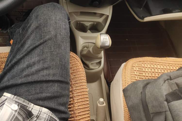 Used Nissan Livina 2015 1.6XE Manual Comfort Edition Gear Lever