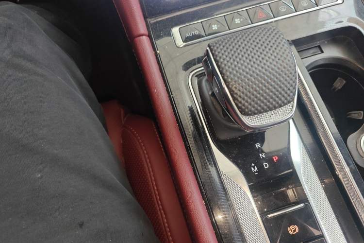 Used Hongqi H5 2025 1.5T DCT Qiyun 500 000th Unit Commemorative Edition Gear Lever