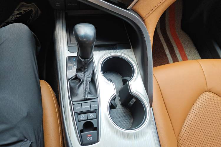 Used Toyota Camry 2019 Revised Version Dual-Engine 2.5 HG Luxury Edition
