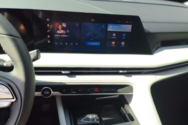 Used CHANGAN CS75 PLUS 2024 3rd Generation Champion Edition 1.5T Intelligent Drive Dynamic Model
