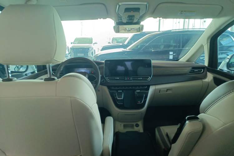 Used Bestune M9 2023 2.0T Prestige Edition