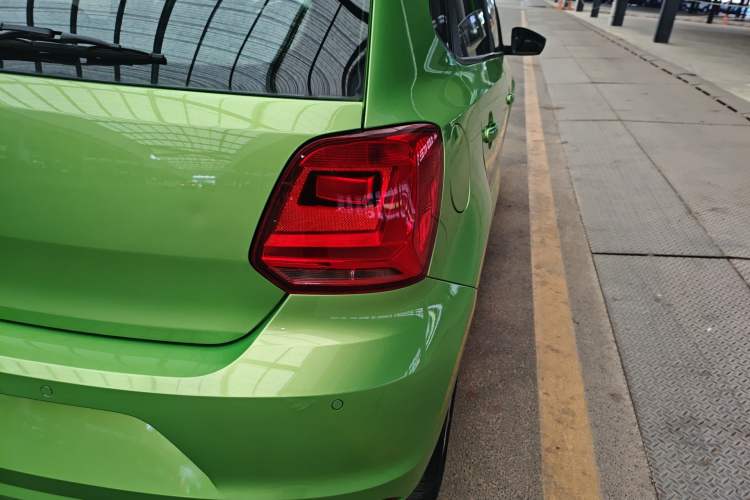 Used Volkswagen Polo 2014 1.6L Automatic Luxury Edition Exterior 2